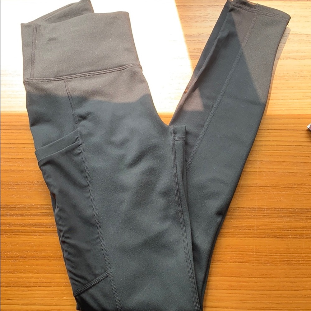 Fabletics Mila Black Powerhold 7/8 legging - Picture 5 of 9